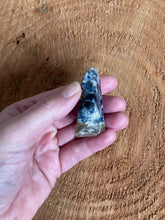 Charger et lire la vidéo dans la visionneuse de la Galerie, Piétersite - Pièce unique en piétersite - vertus de la piétersite en lithothérapie
