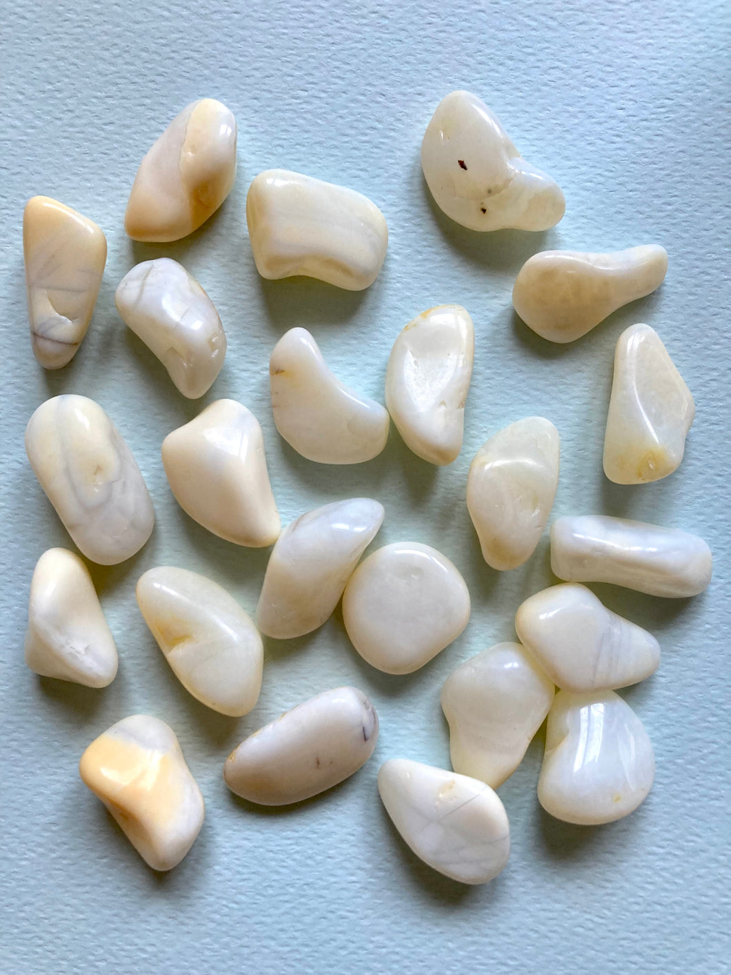 Opale blanche laiteuse - Pierres roulées