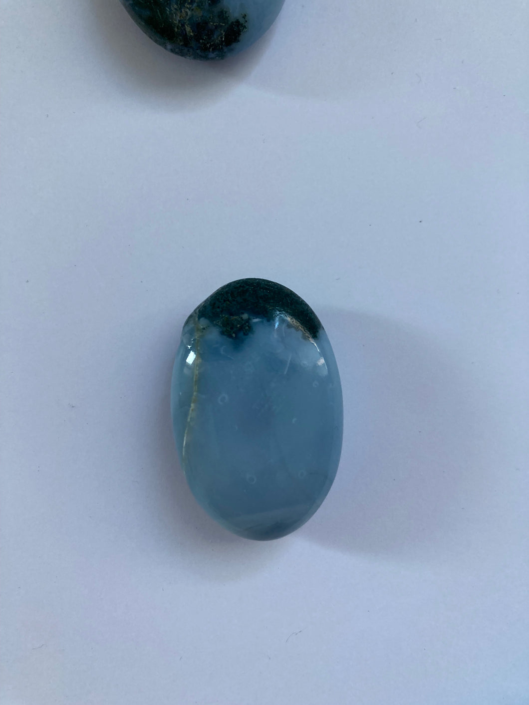 Opale bleue Owyhee - galet d’opale bleue Owyhee - vertus de l’opale bleue Owyhee en lithothérapie
