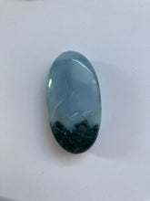 Charger l&#39;image dans la galerie, Opale bleue Owyhee - galet (4,5 sur 2,5, profondeur 1 cm) -qualité extra
